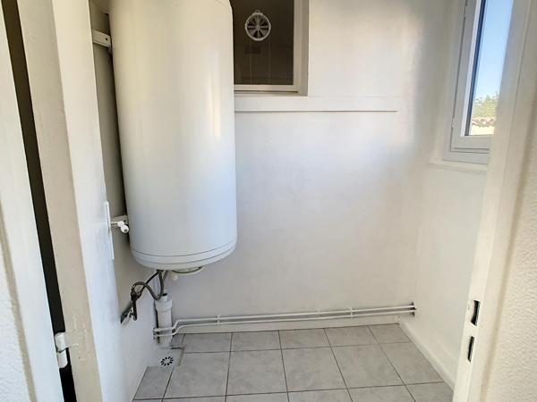 BEL APPARTEMENT 64 m² au 3ème étage dans RESIDENCE - QUARTIER CALME - PARKING - CAVE - BALCON