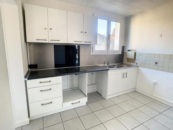 BEL APPARTEMENT 64 m² au 3ème étage dans RESIDENCE - QUARTIER CALME - PARKING - CAVE - BALCON