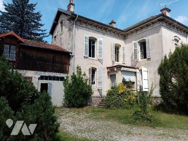 Proximité immédiate centre ville , maison bourgeoise 170 m², terrain attenant de 503 m², 2 garages