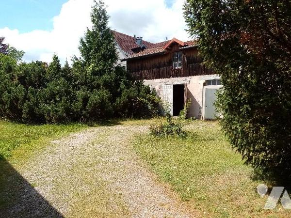 Proximité immédiate centre ville , maison bourgeoise 170 m², terrain attenant de 503 m², 2 garages