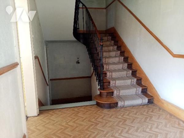 Proximité immédiate centre ville , maison bourgeoise 170 m², terrain attenant de 503 m², 2 garages