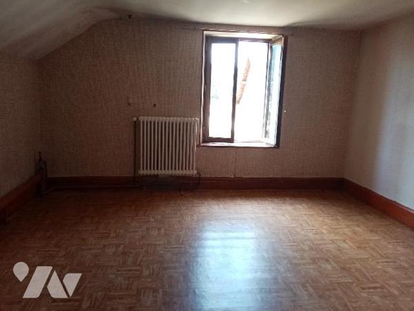 Proximité immédiate centre ville , maison bourgeoise 170 m², terrain attenant de 503 m², 2 garages