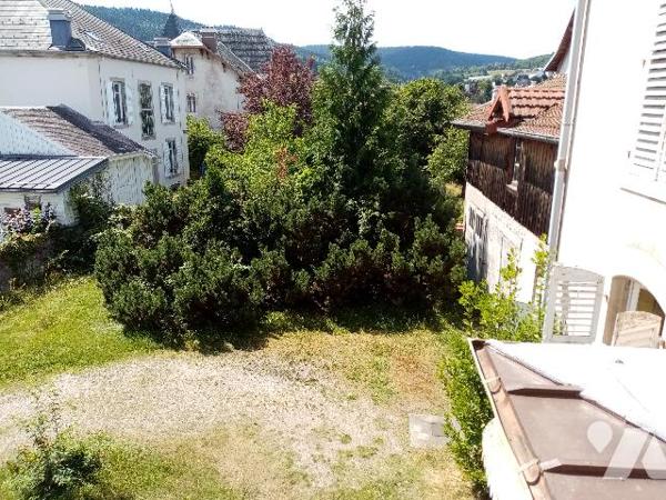 Proximité immédiate centre ville , maison bourgeoise 170 m², terrain attenant de 503 m², 2 garages