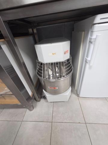 SAINT JULIEN LES ROSIERS (30) idéal reprise ou première affaire, à vendre Fonds de commerce pizzeria clé en mains.