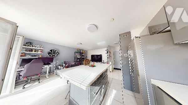 2 pièces de 49,78 m², situé au 2ᵉ étage avec ascenseur d’un immeuble récent construit en 2004