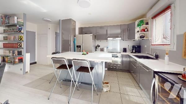2 pièces de 49,78 m², situé au 2ᵉ étage avec ascenseur d’un immeuble récent construit en 2004