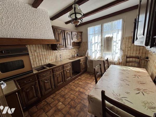 Maison 4 pièces (environ 93 m² habitables) sur sous-sol complet, proche commodités