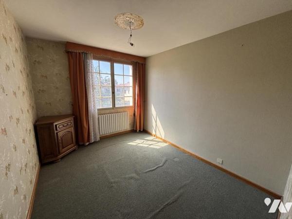 Maison 4 pièces (environ 93 m² habitables) sur sous-sol complet, proche commodités