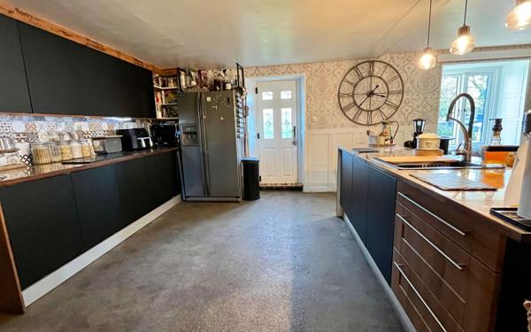 Maison à vendre    3 pièces • 115 m2 Saint-Gelven