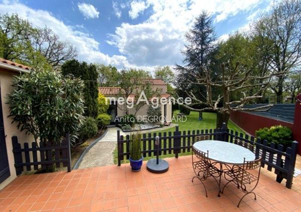 Maison à LA ROCHE-SUR-YON, 85000 - 7 pièces 184m²