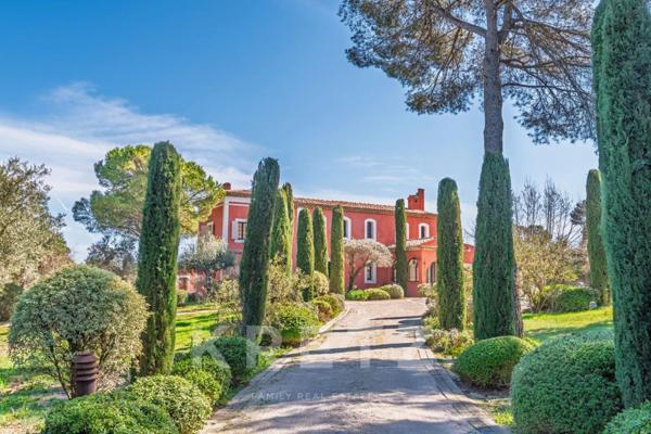 CASTELLARAS – VILLA TOSCANE DE CARACTÈRE AVEC VUE DÉGAGÉE ET CALME ABSOLU