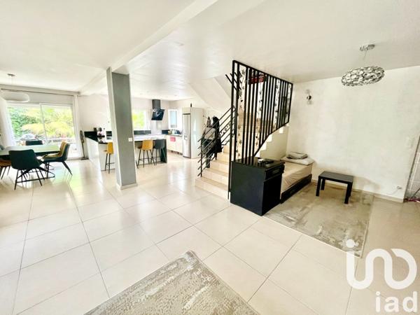 Maison traditionnelle 5 pièces de 126 m² à Beauvoisin (30640)