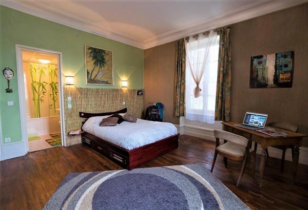 Vernet-la-Varenne (63580) Hôtel particulier ou Grande maison familiale, à vous de réaliser vos rêves !