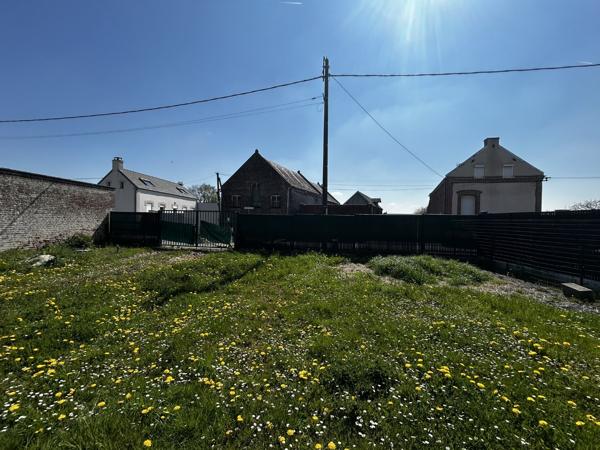 Terrain constructible à FONTAINE AU PIRE (59157)