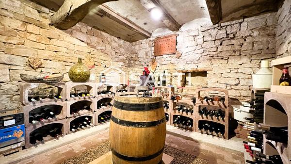 Grande maison de village rénovée dans un village viticole renommé