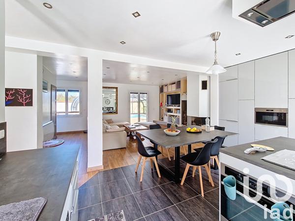 Maison à vendre 7 pièces 152 m² Saint-Fargeau-Ponthierry