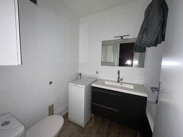 QUARTIER PONT DE LA TORTIERE APPARTEMEN T1 MEUBLE,  
Nantes 44000