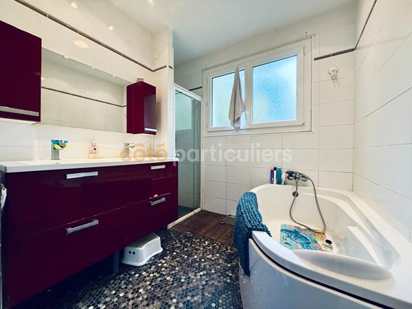 Vente
                Maison139 m² - 7 Pièces -
                    LA BARRE DE SEMILLY (50810)