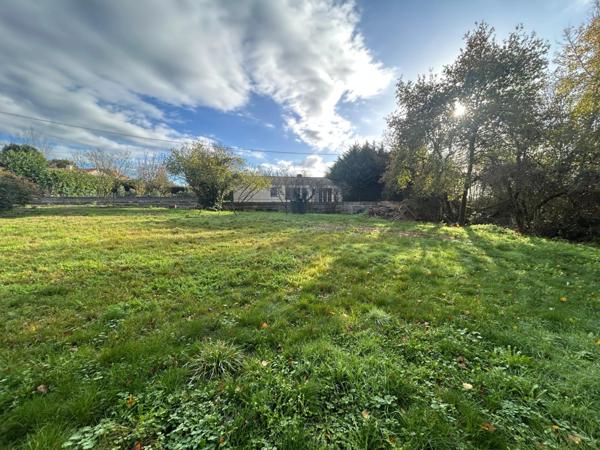 Magnifique terrain de 993 m² - Proche centre-bourg !