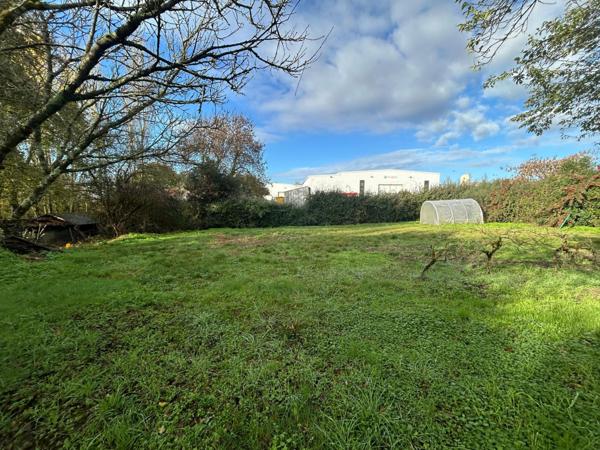 Magnifique terrain de 993 m² - Proche centre-bourg !