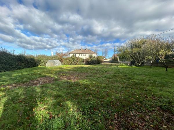 Magnifique terrain de 993 m² - Proche centre-bourg !