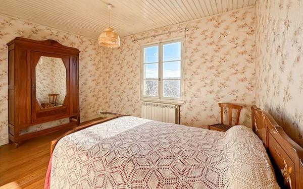 Maison à vendre    7 pièces •  Lamothe-Goas