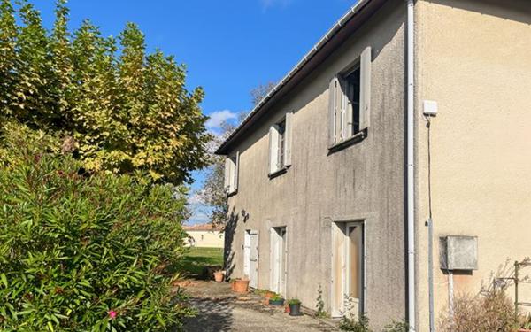 Maison à vendre    7 pièces •  Lamothe-Goas