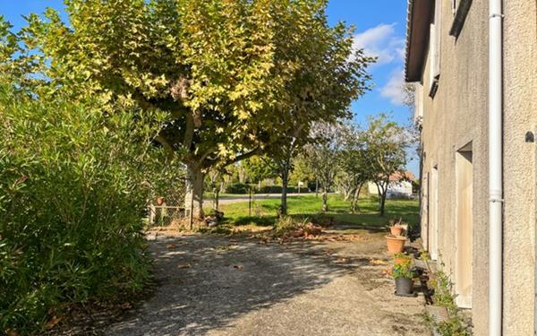 Maison à vendre    7 pièces •  Lamothe-Goas