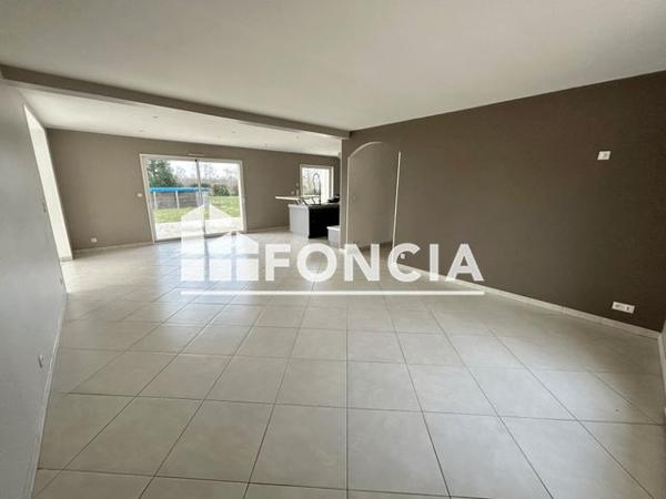 Location Maison 6 pièces 244.7 m² - 578 ROUTE DE L AUBET Beaufay 72110