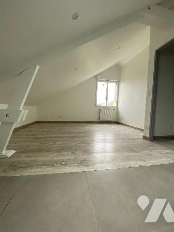 Appartement avec séjour, cuisine ouverte aménagée et équipée, 2 WC, 2 chambres avec 2 salle d'eau