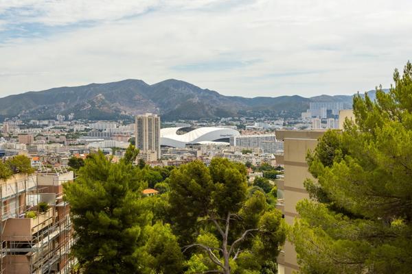 ***VISITE VIRTUELLE DISPONIBLE SUR DEMANDE...MARSEILLE 8ᵉ...RÉSIDENCE FLOTTE...APPARTEMENT FAMILIAL DE STANDING...TERRASSE...VUE DÉGAGÉE...CLIMATISATION INTÉGRALE***