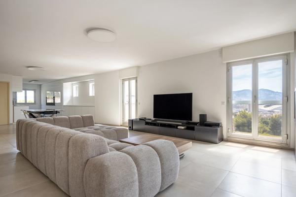 ***VISITE VIRTUELLE DISPONIBLE SUR DEMANDE...MARSEILLE 8ᵉ...RÉSIDENCE FLOTTE...APPARTEMENT FAMILIAL DE STANDING...TERRASSE...VUE DÉGAGÉE...CLIMATISATION INTÉGRALE***