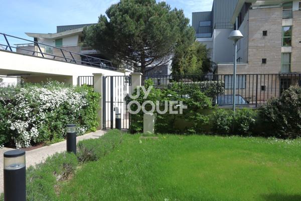 À vendre  Appartement 2 pièces avec loggia et parking à Sceaux