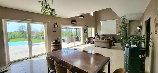 Villa de 325 m² avec piscine au cœur du Perche