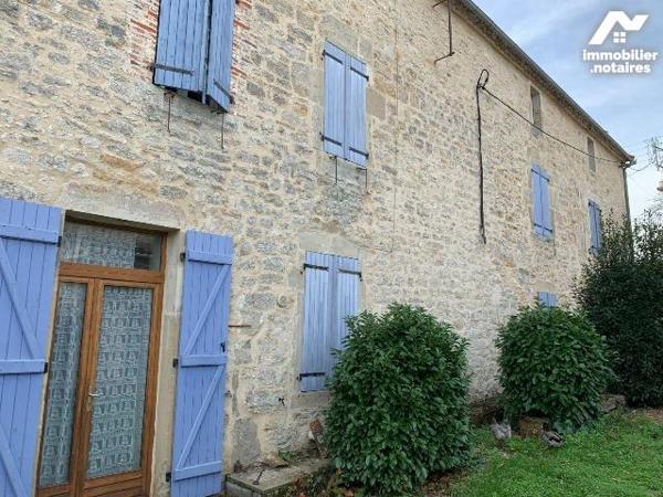 A VENDRE - A LIMOGNE-EN-QUERCY (46260-LOT) Maison quercynoise datant du 19ème siècles, située d...