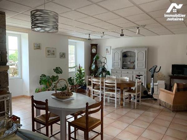 A VENDRE - A LIMOGNE-EN-QUERCY (46260-LOT) Maison quercynoise datant du 19ème siècles, située d...