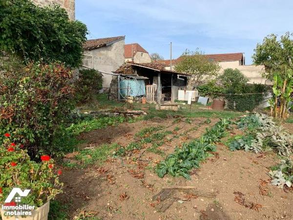 A VENDRE - A LIMOGNE-EN-QUERCY (46260-LOT) Maison quercynoise datant du 19ème siècles, située d...