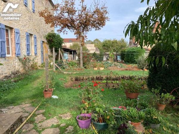 A VENDRE - A LIMOGNE-EN-QUERCY (46260-LOT) Maison quercynoise datant du 19ème siècles, située d...
