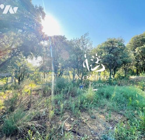 TRES BEAU TERRAIN A BATIR DE 900 M²