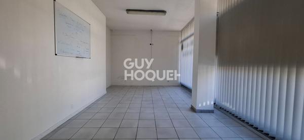 Local commercial Aubergenville 55 m2 de surface utile.