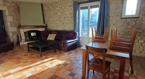 Maison à vendre 7 pièces RUELLE SUR TOUVRE (16) et jardin