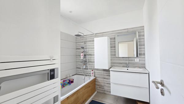 Superbe maison contemporaine de plain-pied à Vernègues / Cazan (13116)