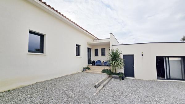 Superbe maison contemporaine de plain-pied à Vernègues / Cazan (13116)