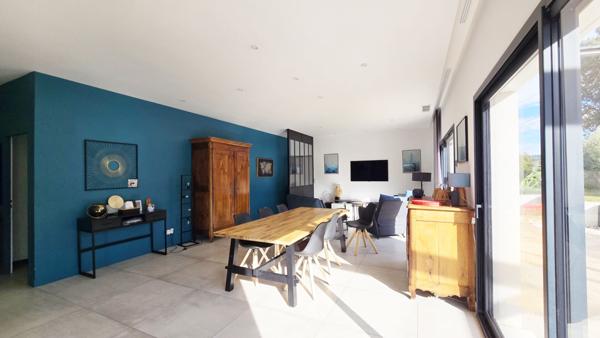 Superbe maison contemporaine de plain-pied à Vernègues / Cazan (13116)