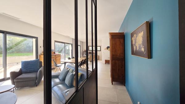 Superbe maison contemporaine de plain-pied à Vernègues / Cazan (13116)