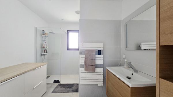 Superbe maison contemporaine de plain-pied à Vernègues / Cazan (13116)