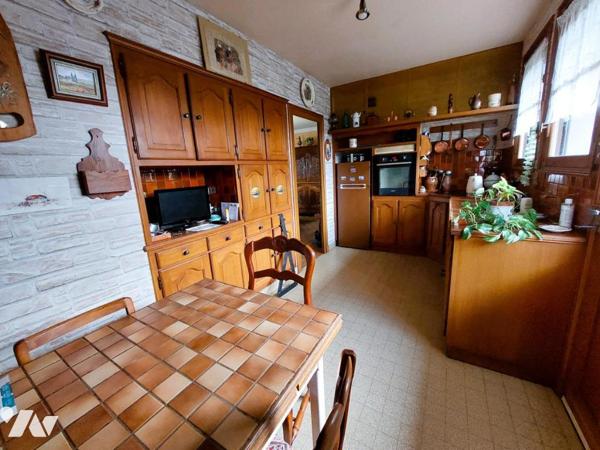 MAISON + DOUBLE GARAGES + DEPENDANCES