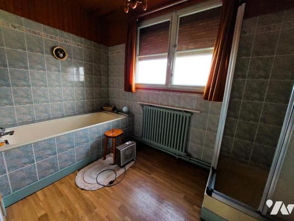 MAISON + DOUBLE GARAGES + DEPENDANCES