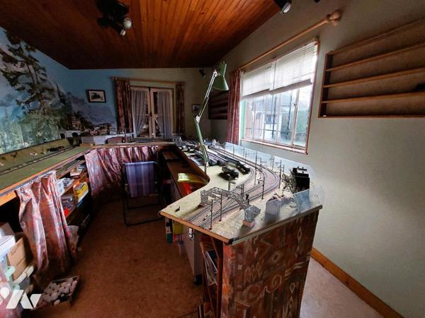 MAISON + DOUBLE GARAGES + DEPENDANCES