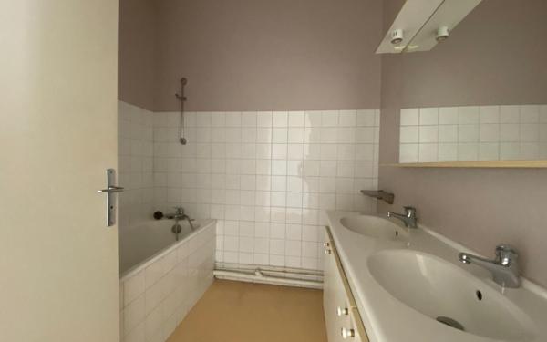 Appartement à louer    3 pièces • 106,75 m2 La Rochelle